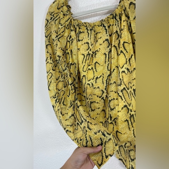 FRAME Off The Shoulder Billow Yellow Top in Python Multi Print Women’s XS Chic - Picture 6 of 14